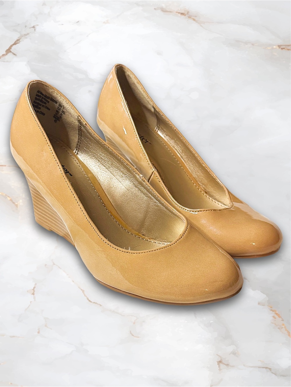 Dexter Neutral Beige Patent Stacked Wedge Pumps Classic Comfort Heel Sz 7 - Picture 10 of 11